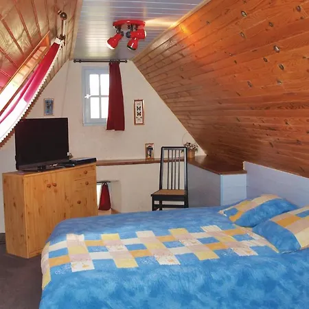 Дом отдыха 2 Bedroom Awesome In Garlan Kertanguy